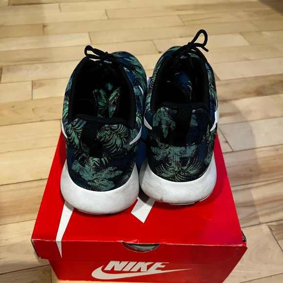 Nike Roshe floral - Picture 3 of 4